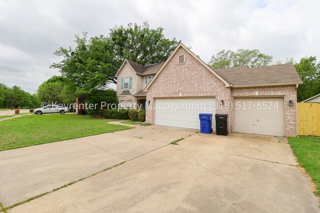 Photo - 4 Bed | 2 Bath in Broken Arrow!