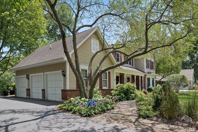 2104 Kenton Ln