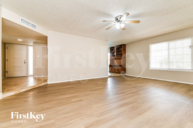 Photo - 614 E Greenway Dr