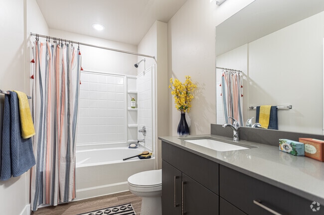 2BR, 2BA - 996 SF