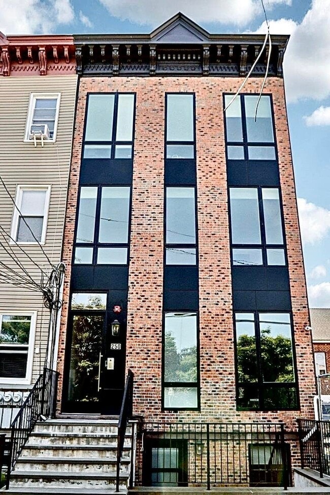 Building Photo - 250 Van Horne St Unit 2