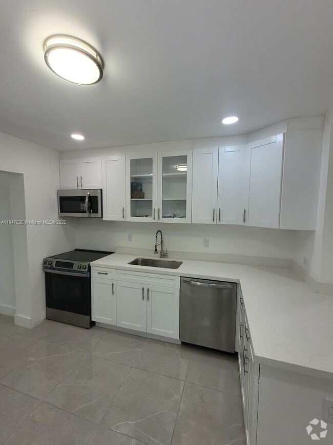 Building Photo - 2823 Polk St Rental