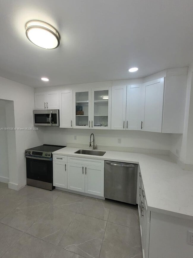 Building Photo - 2823 Polk St Rental