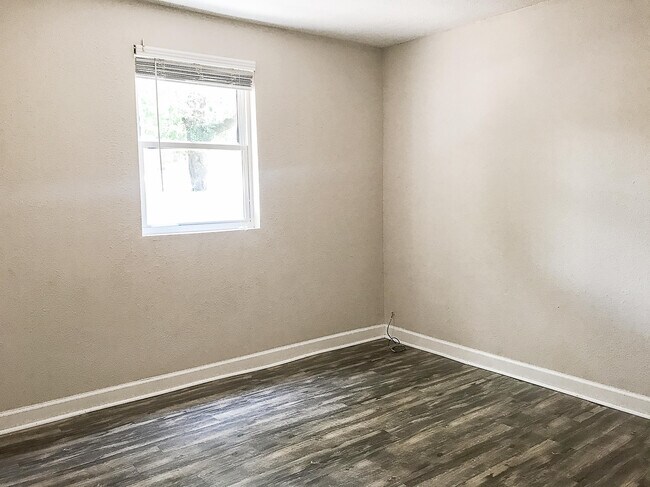 Photo - 150 S John Sims Pkwy Unit A