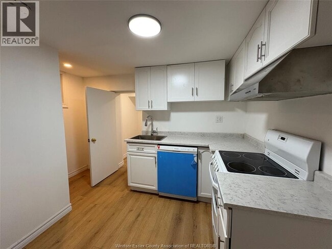 Photo - 2148 Tecumseh Rd W