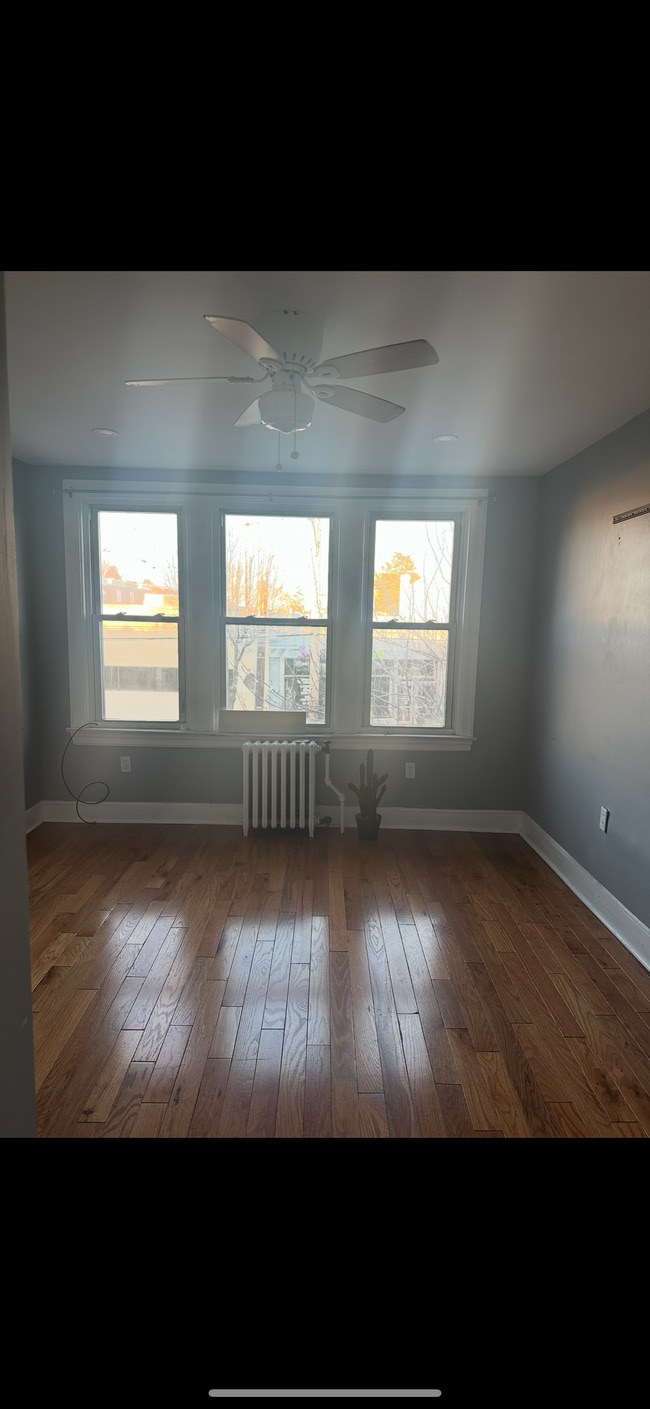 Building Photo - 712 Church Ln Unit Front Rear