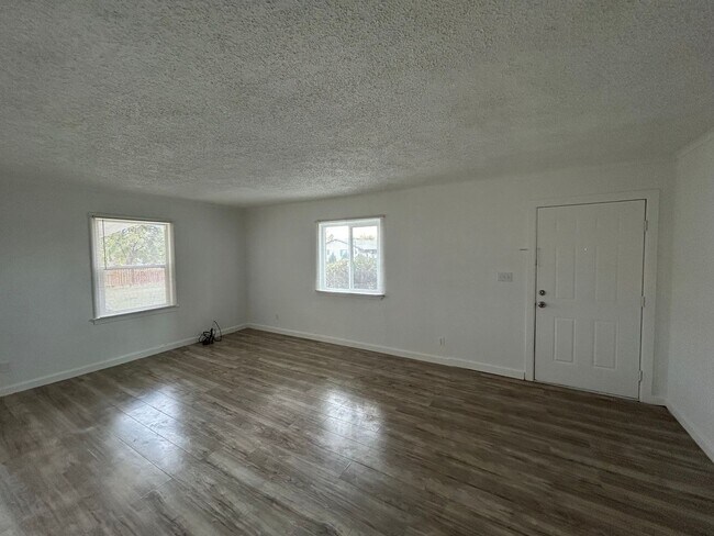 Photo - 150 Mono Ave House