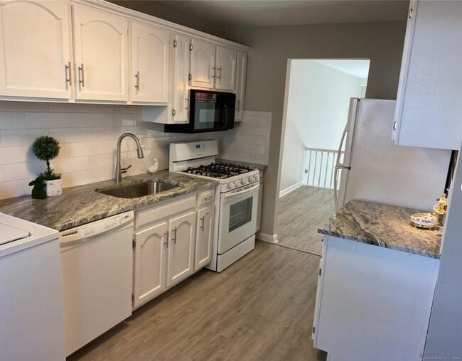 Photo - 99 Brittany Farms Rd Unit APT F