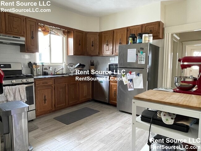 Building Photo - 103-105 Frederick Ave. Unit 2