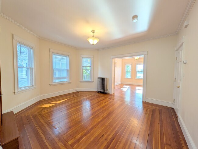 Building Photo - 179 College Ave Unit 2