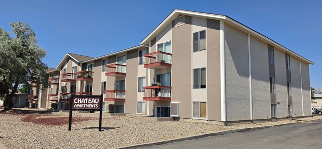 N 21st St 1300 - Chateau