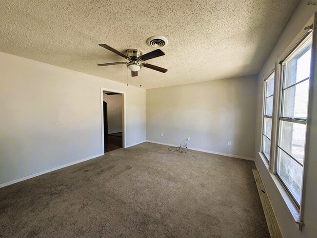 Photo - 2943 Elliott St