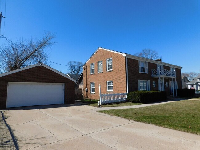 Photo - 2274 N 61st St