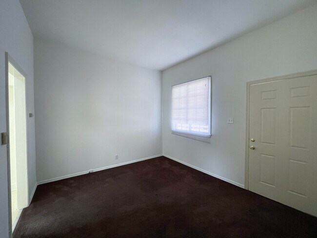 Photo - 104 N Huntington Dr