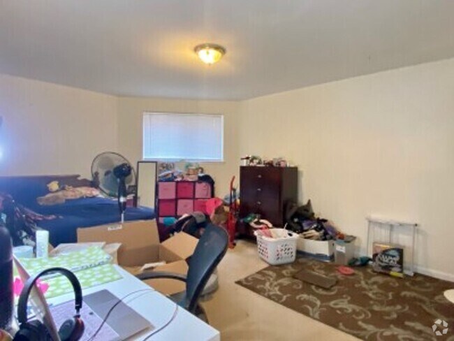 Building Photo - Allston 3 Bed 1.5 Bath - Available 9/1 Rental