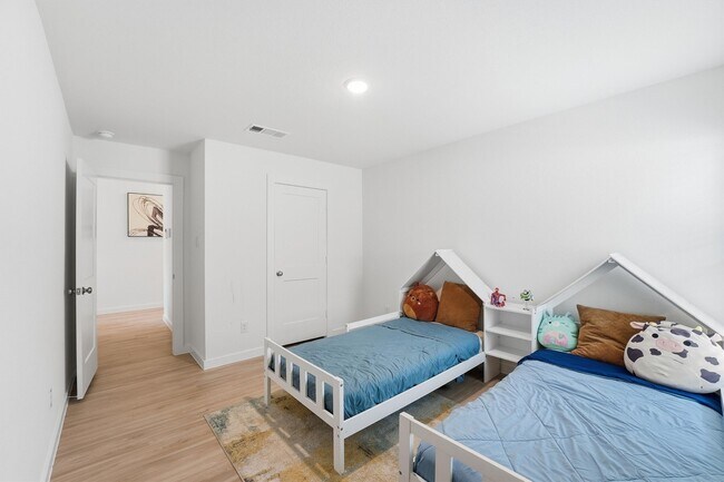 Building Photo - 8611 Pier Cove Dr