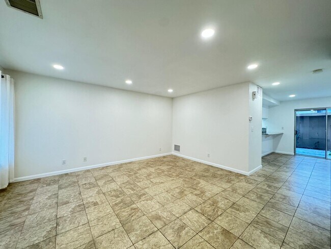 Photo - 1975 Olmo Way