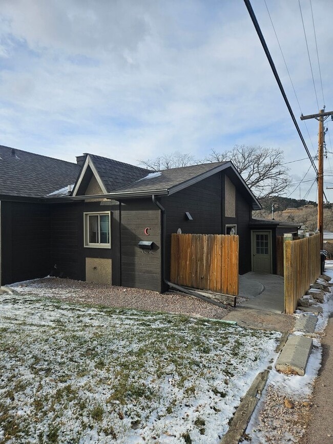 Building Photo - r1319LBP Unit C