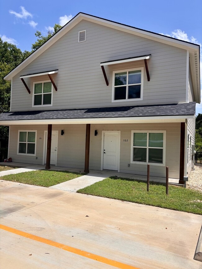 1136 W Shirley St