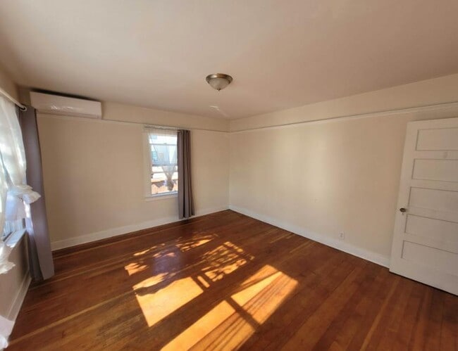 Photo - 1610 W 36th Pl