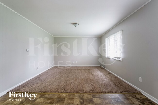 Photo - 104 E Oak St