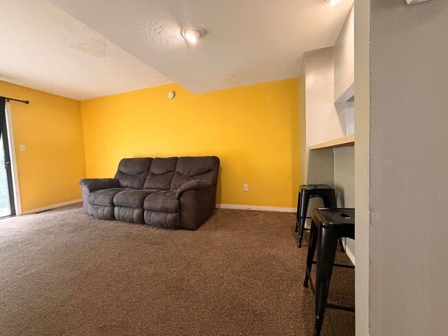Photo - Great 3 bed 2.5 Bath on South Side of Bloomington!