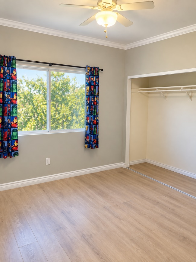 Photo - 6525 Woodman Ave