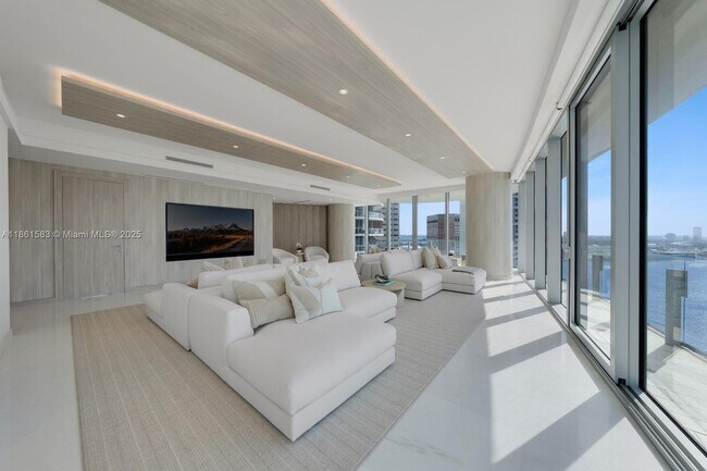 Photo - 300 Biscayne Blvd Way Unidad 2701