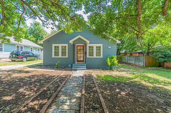 Beautifully remodeled campus home! - Beautifully remodeled campus home!