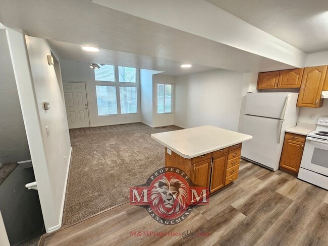 Photo - Spacious 3 Bd 2.5 Bath Townhouse in Bountiful