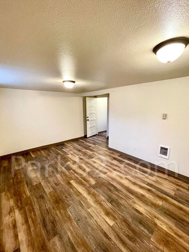 Photo - Tri-Plex in North Tacoma Unidad #C