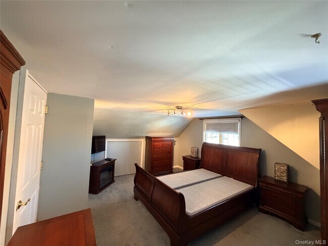 Photo - 140 10th Ave