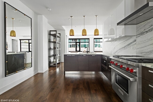 Photo - 668 N Kingsbury St Unit 507