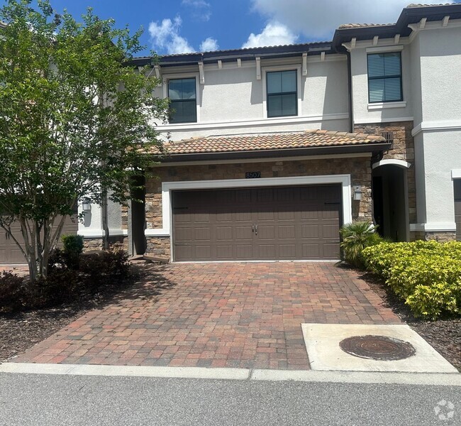 Building Photo - 3 BED 2.5 BATH TOWNHOME IN THE VISTAS AT C...