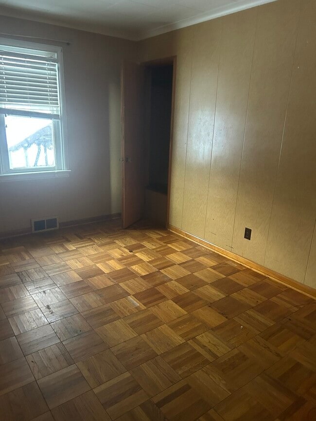 Photo - 716 Henry St