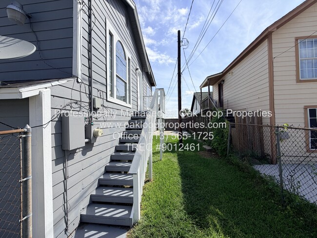 Building Photo - 2811 1/2 Market St B -