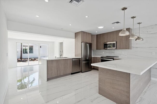 Photo - 2201 NE 9th Ave