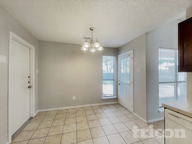 Photo - 8002 Meadowlark Ln