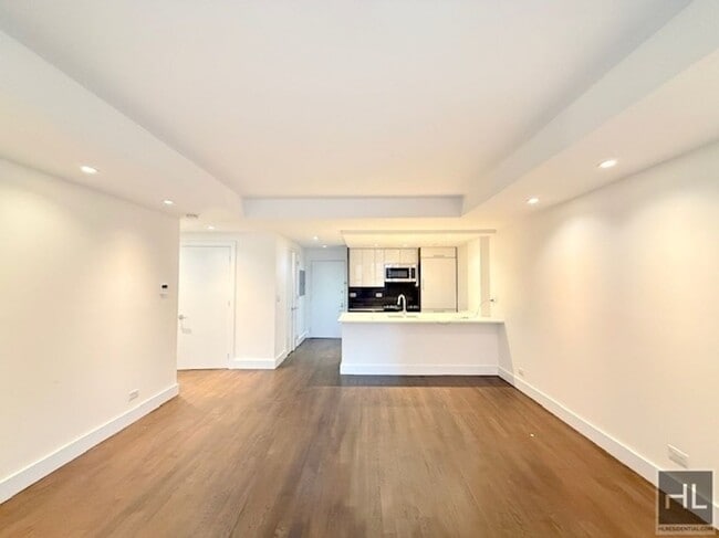 Photo - Large newly renovated 2 bed 2 bath - WEST ... Unidad 5L