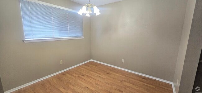 Building Photo - 411 Shadow Oaks Dr Rental