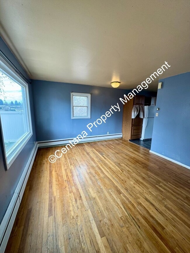 Photo - Pet friendly 2 bedroom house with a large lawn!