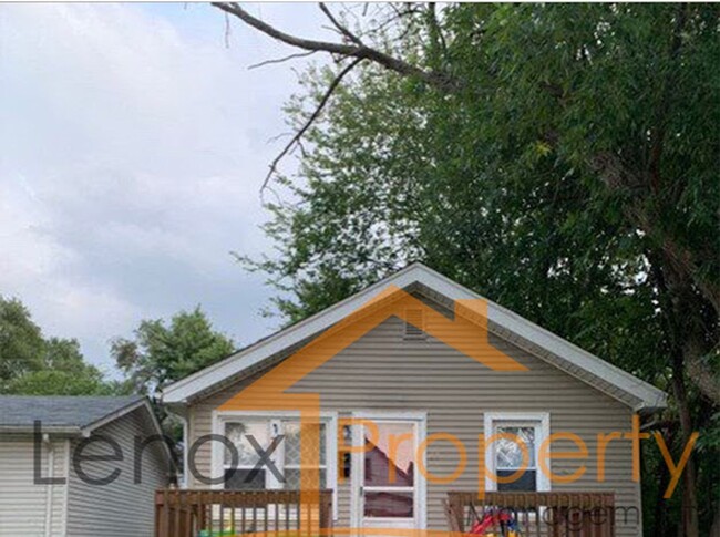 Updated 2 bedroom Home in Hazel Park - Updated 2 bedroom Home in Hazel Park