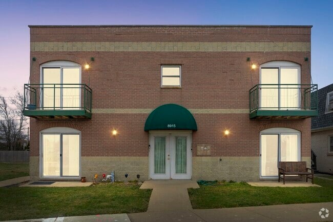 Building Photo - 8915 Burlington Ave Unit 102 Rental