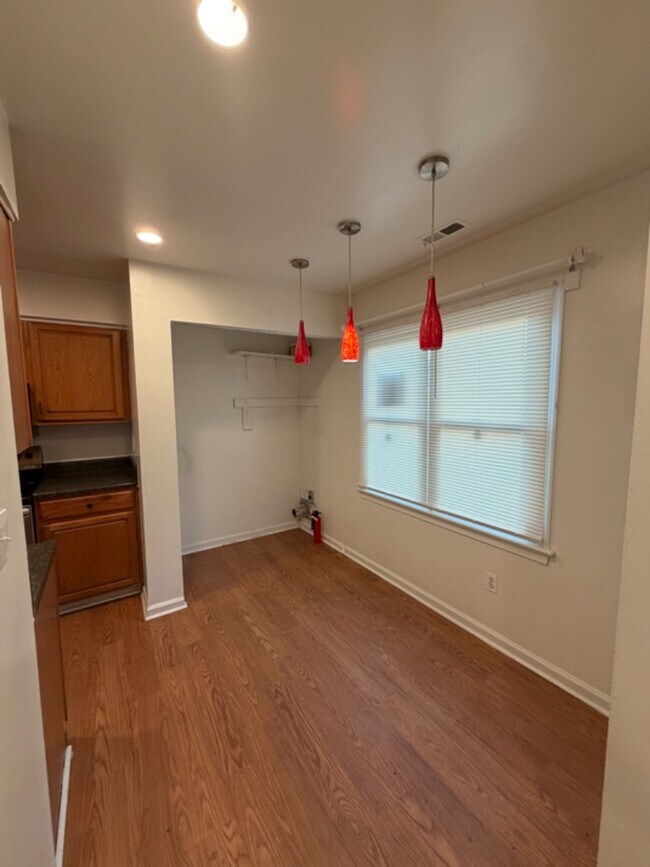 Photo - 1046 Commonwealth Pl
