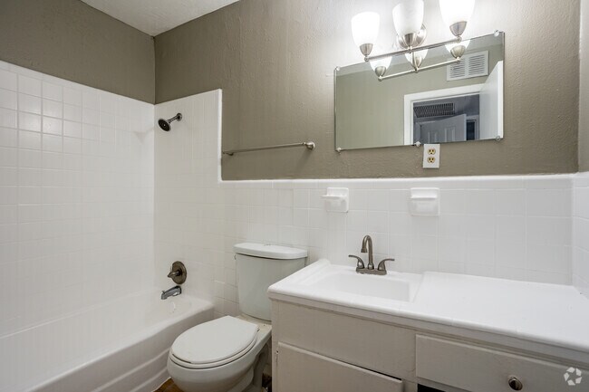 1BR, 1BA - 750SF - Bathroom