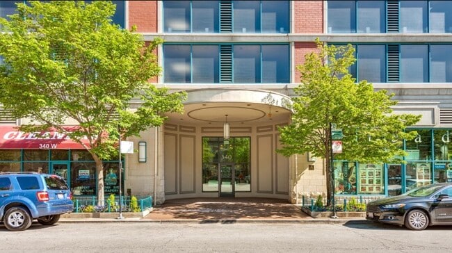 Photo - 340 W Superior St Unit 710