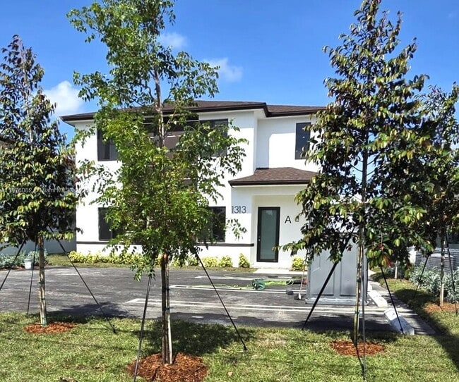 Building Photo - 1313 NW 6th Ave Rental