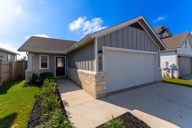 Building Photo - 8209 McKamy Dr