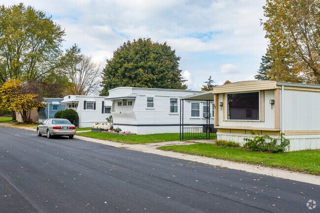 Photo - Holiday West