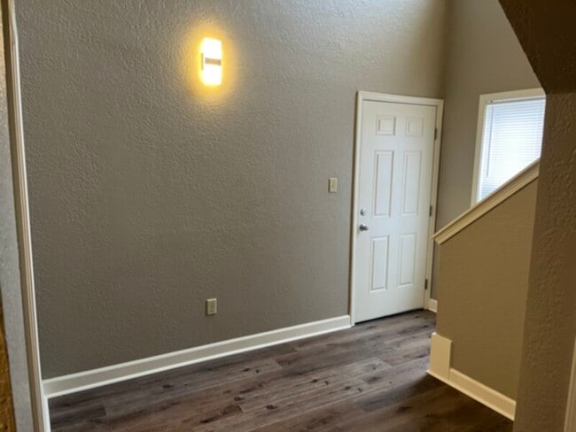 Photo - Kenwood Pointe Apartments: Water &amp; Sewer Included